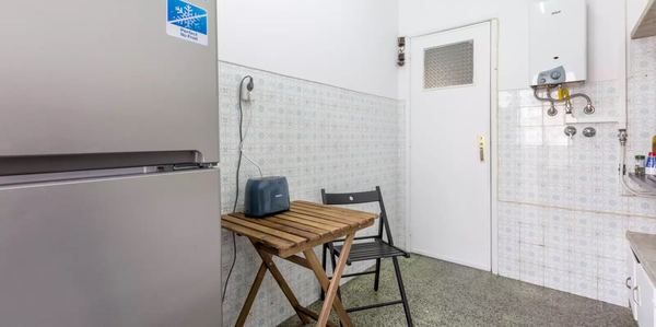 Stylish Double Room 3 with Desk & Balcony Access — photo 9