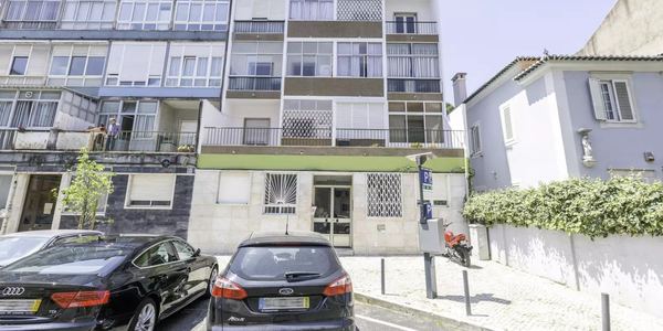 Stylish Double Room 3 with Desk & Balcony Access — photo 12