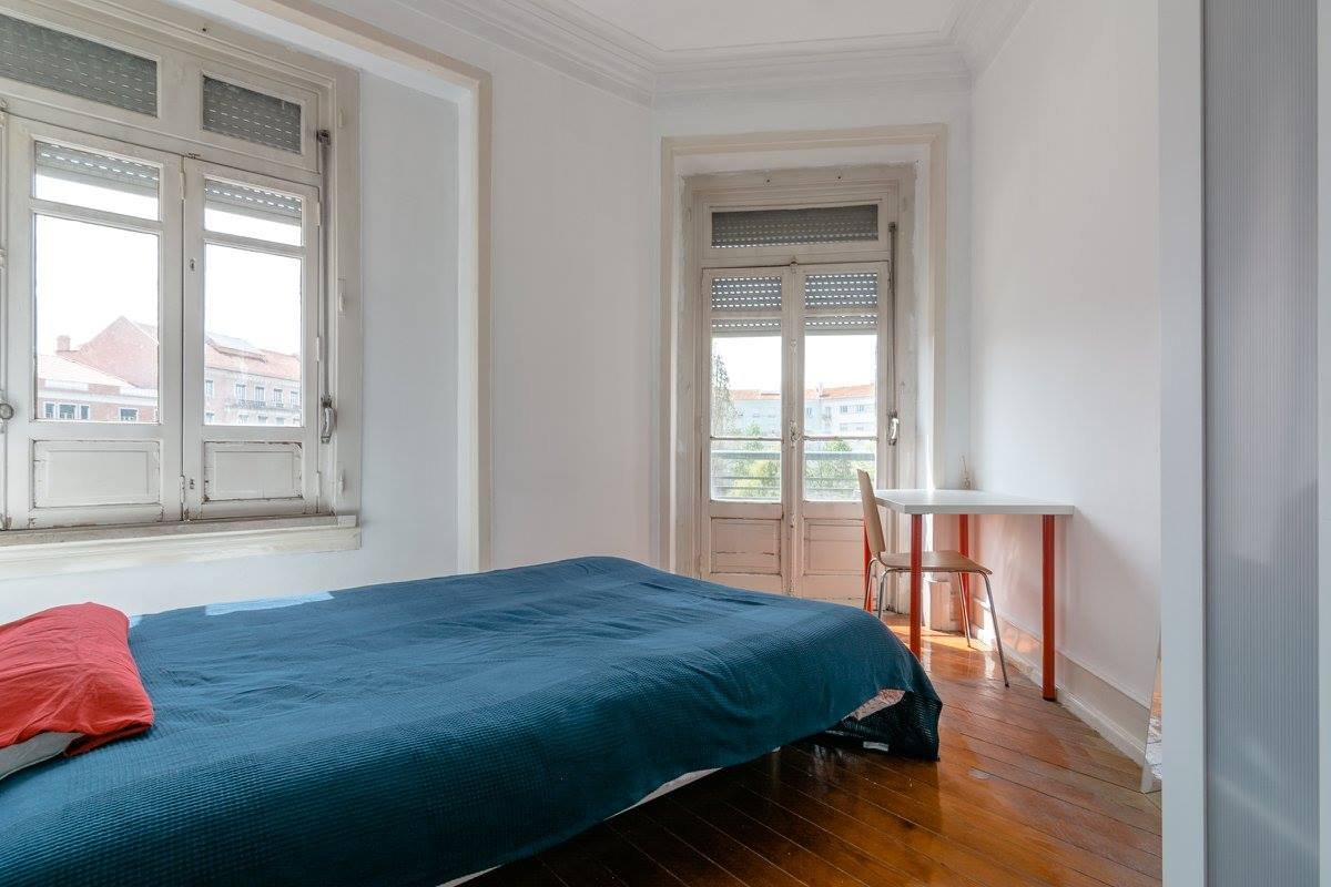 Bright Single Room 4 with Natural Light — photo 22
