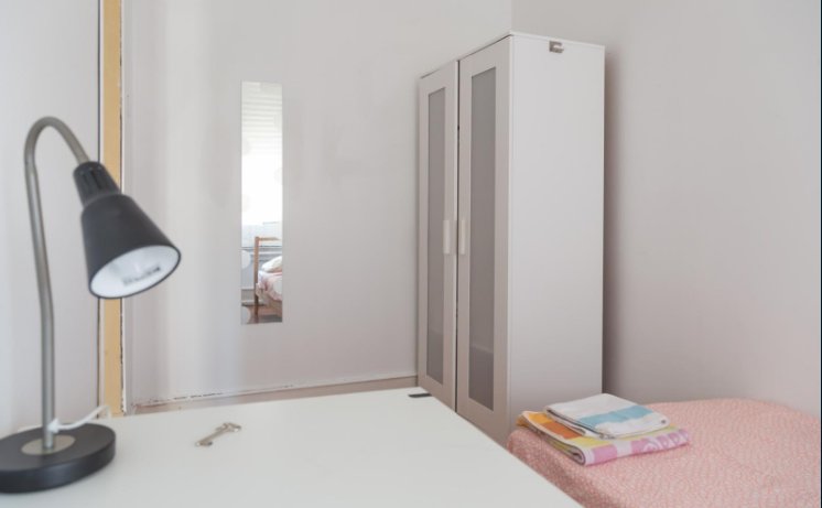 Bright Single Room 4 with Natural Light — Flat M, Alto do Pina