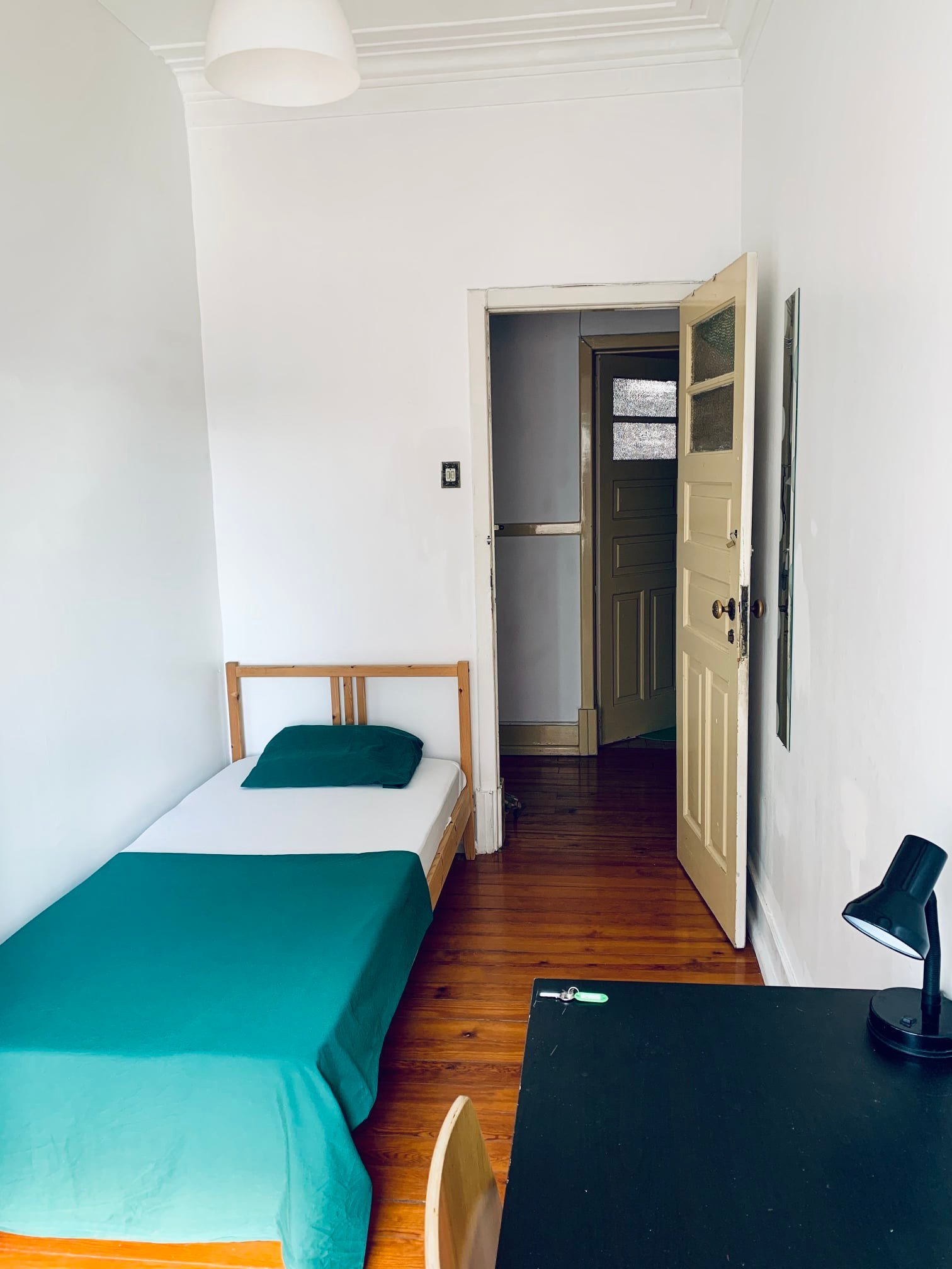 Bright Single Room 4 with Natural Light — photo 32