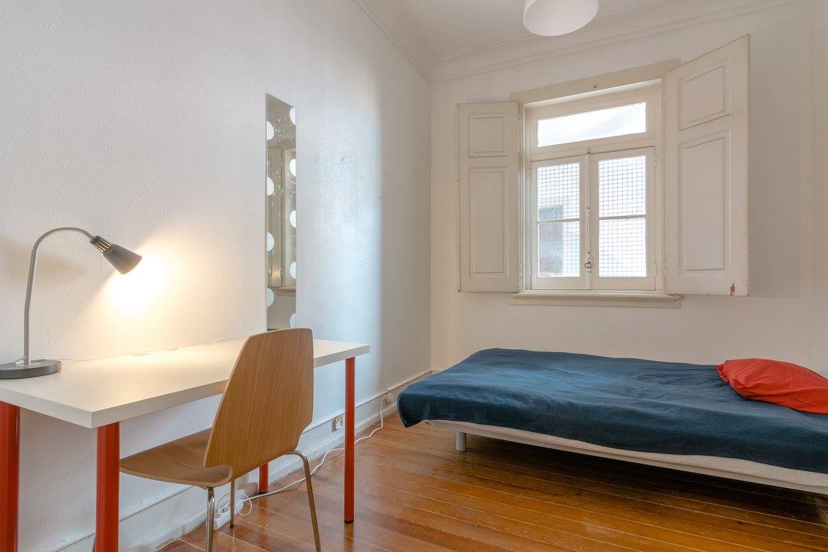 Bright Single Room 4 with Natural Light — photo 35