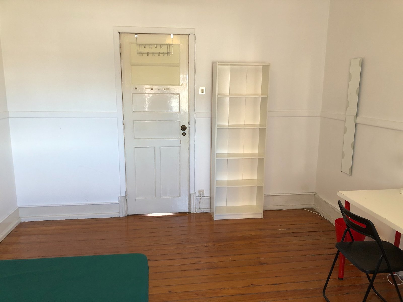 Bright Single Room 4 with Natural Light — photo 40