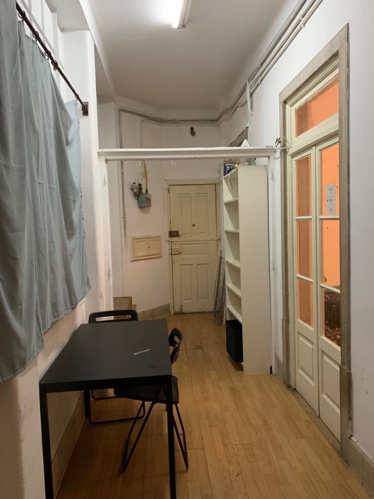 Modern Double Room 6 with Natural Light — photo 13