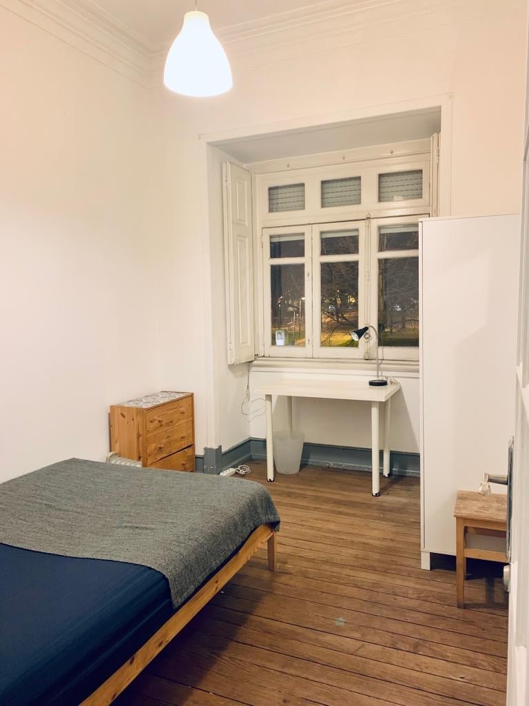 Modern Double Room 6 with Natural Light — photo 17