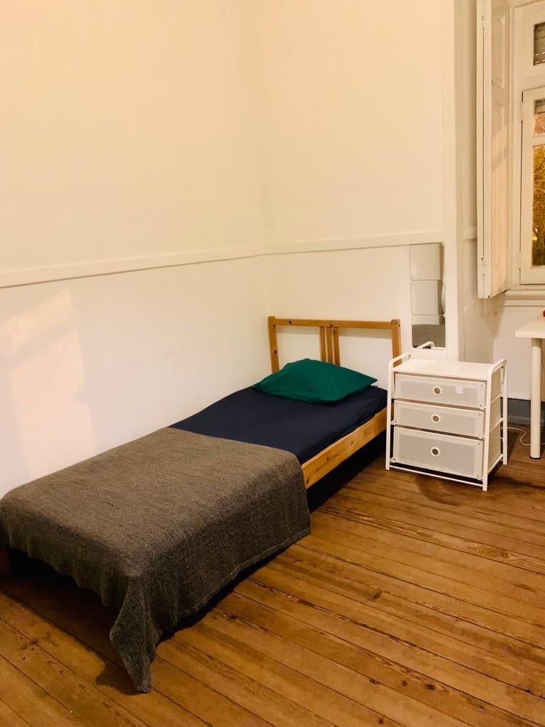 Sunny & Cozy Single Room 4 for Study & Comfort — Flat C, Areeiro