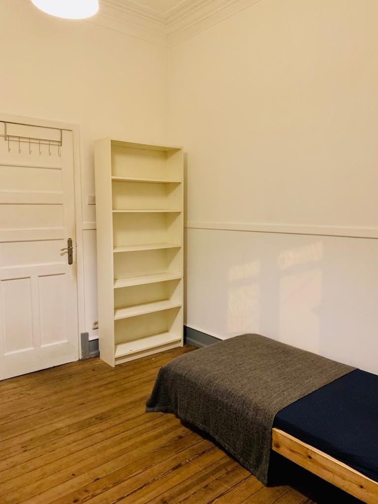 Modern Double Room 6 with Natural Light — photo 26