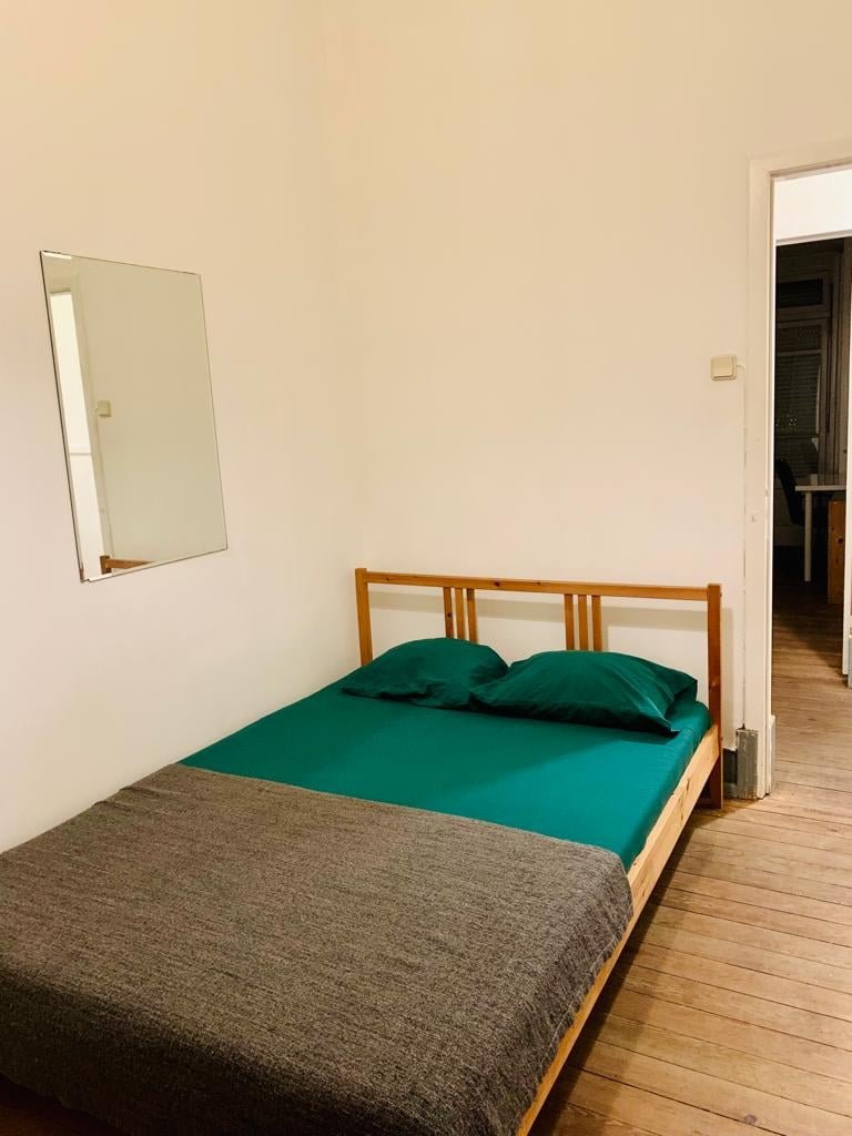 Tranquil Double Room 5 with Natural Light — Flat C, Areeiro