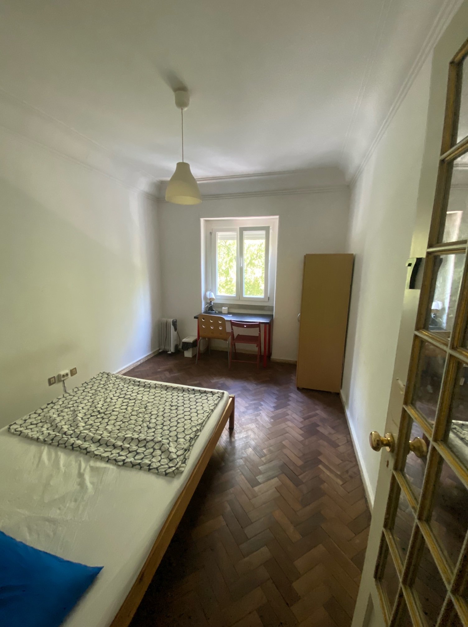 Comfortable Room 7 with Light & Space — Flat I, Anjos