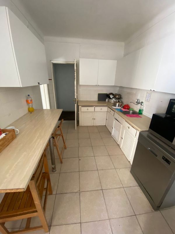 Spacious Light-filled Double-Bed Room 3 in Arroios — photo 11