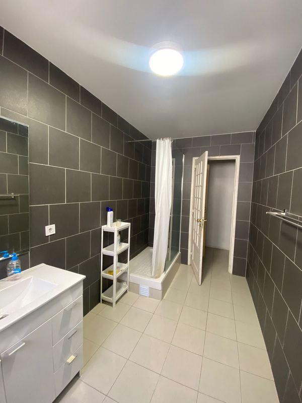 Spacious Light-filled Double-Bed Room 3 in Arroios — photo 14