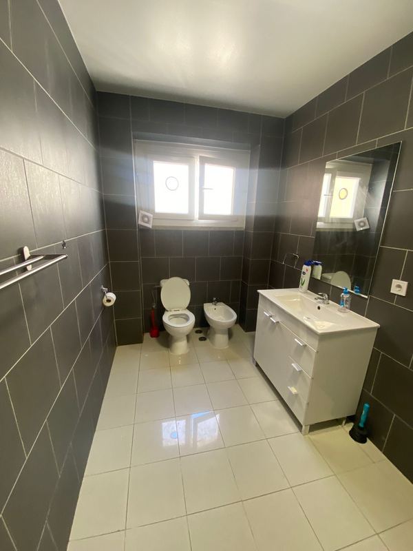 Spacious Light-filled Double-Bed Room 3 in Arroios — photo 15