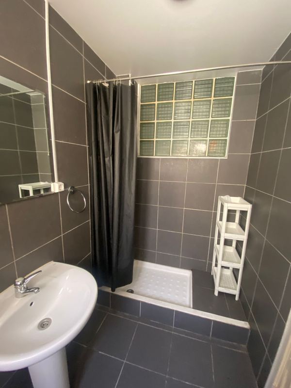Spacious Light-filled Double-Bed Room 3 in Arroios — photo 17