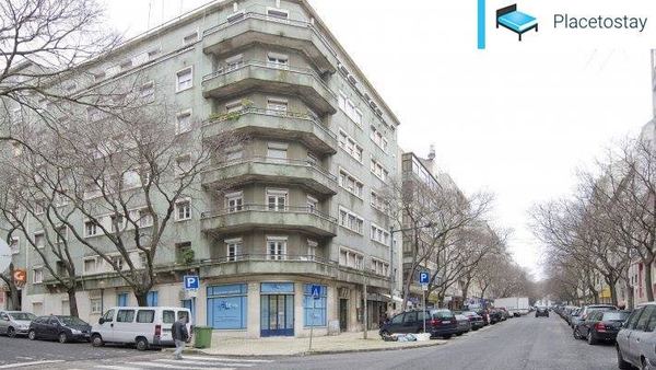 Spacious Light-filled Double-Bed Room 3 in Arroios — photo 22