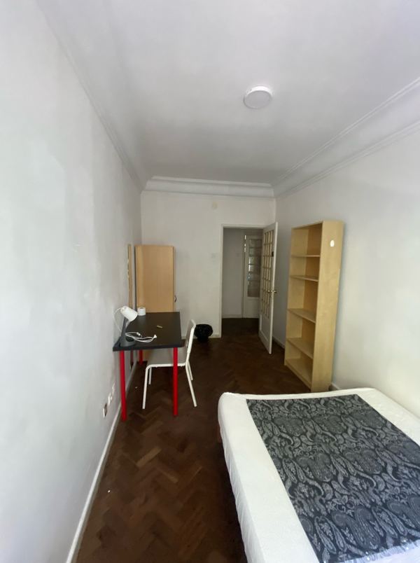Spacious Light-filled Double-Bed Room 3 in Arroios — photo 43