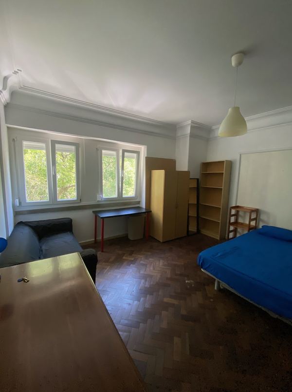 Spacious Light-filled Double-Bed Room 3 in Arroios — photo 2