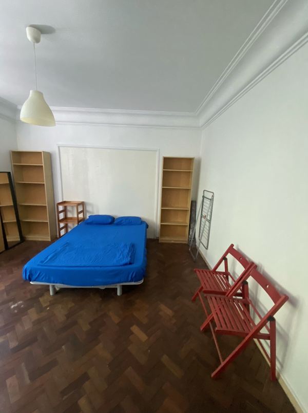 Spacious Light-filled Double-Bed Room 3 in Arroios — photo 3
