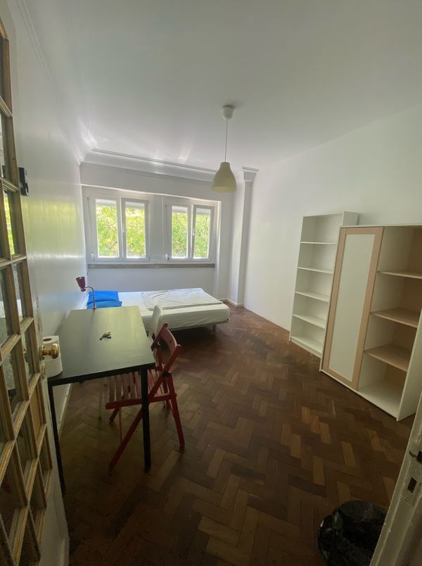 Spacious Light-filled Double-Bed Room 3 in Arroios — photo 52
