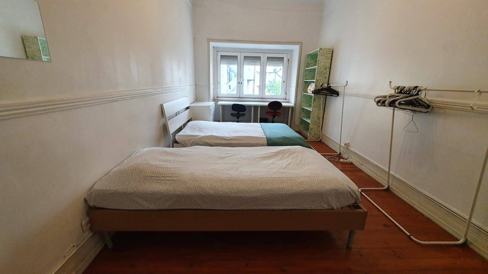 Modern twin-Bed Room 5 with Natural light — photo 2