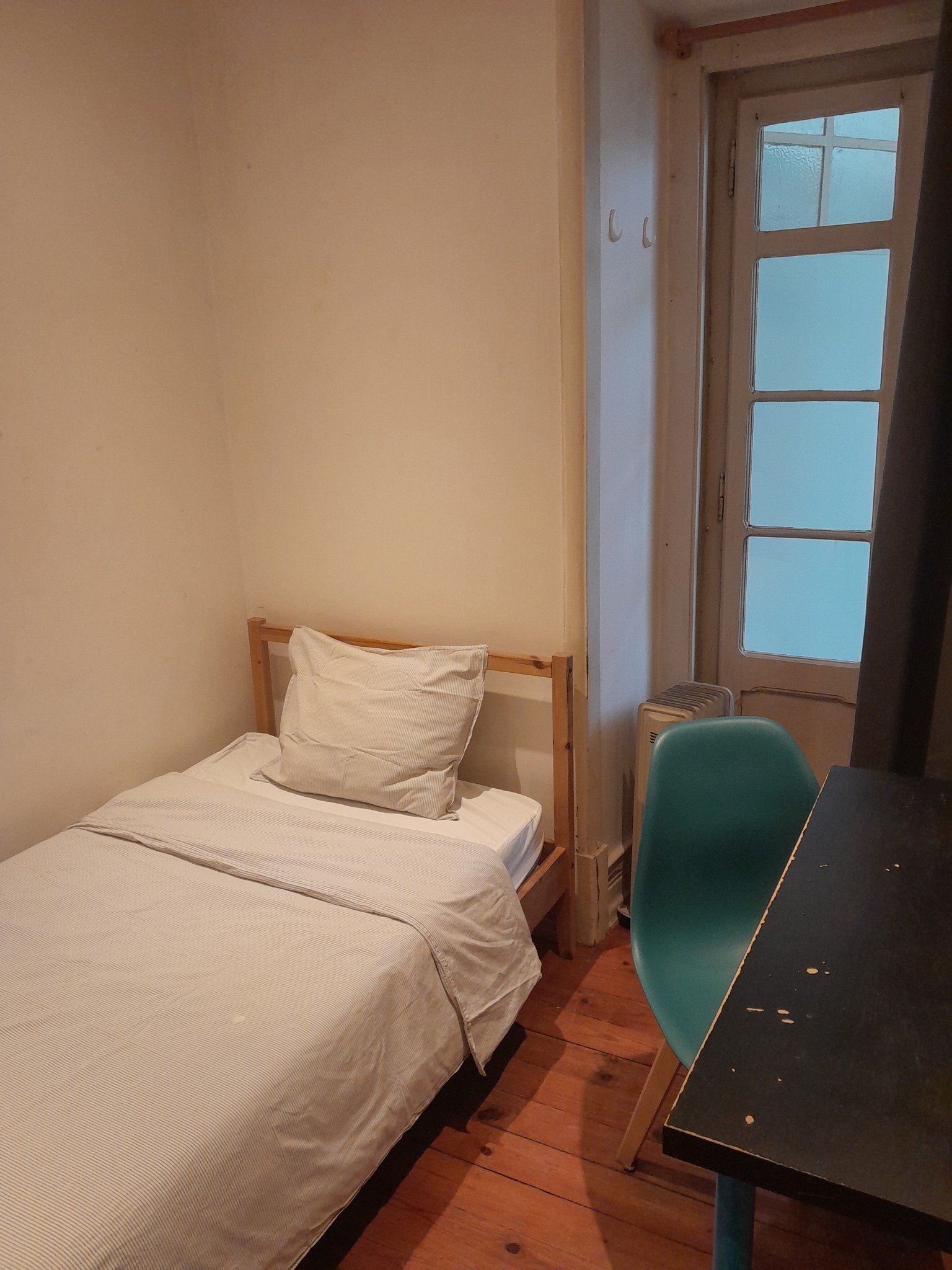 Modern twin-Bed Room 5 with Natural light — photo 26