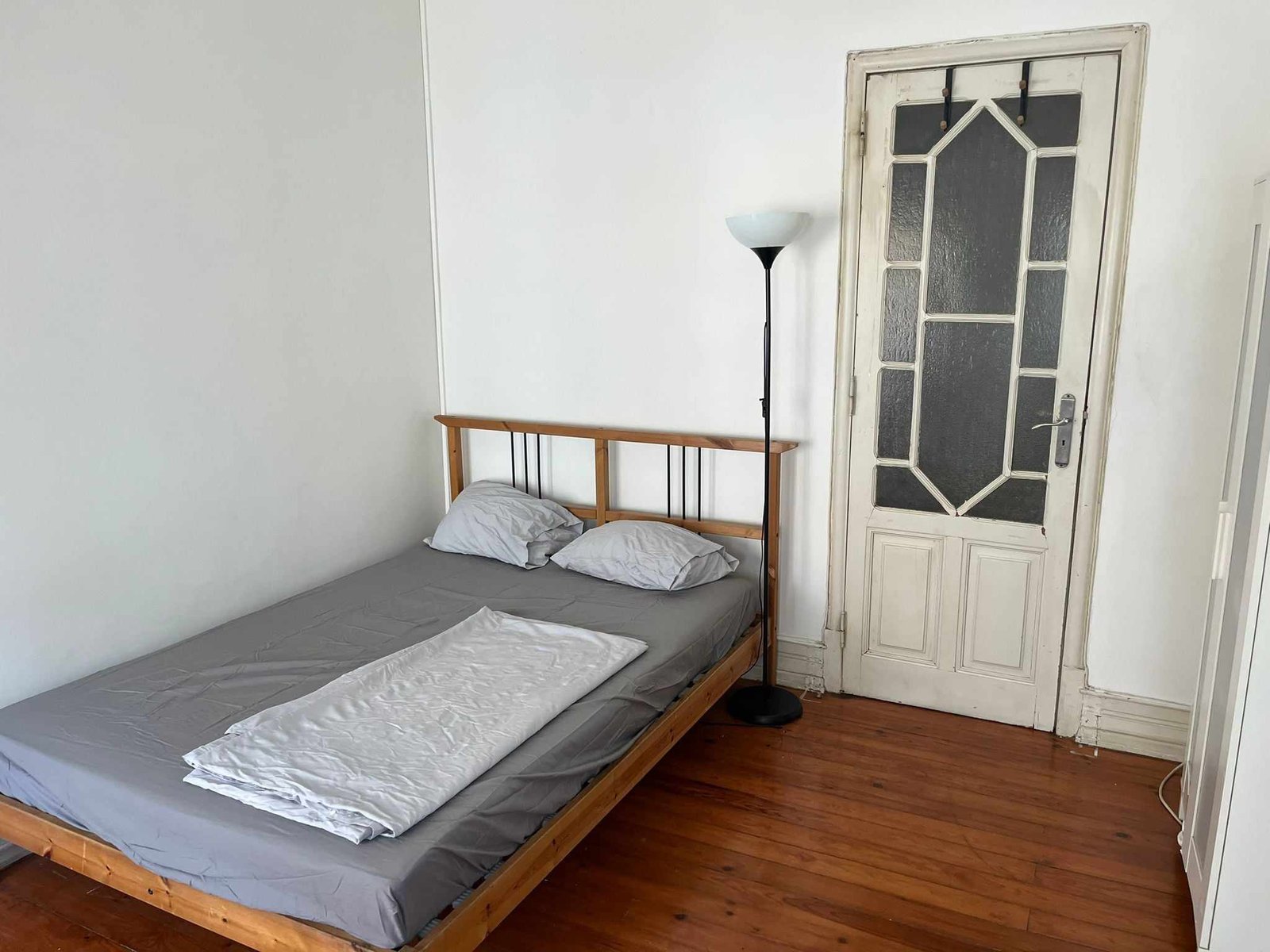 Modern twin-Bed Room 5 with Natural light — photo 21