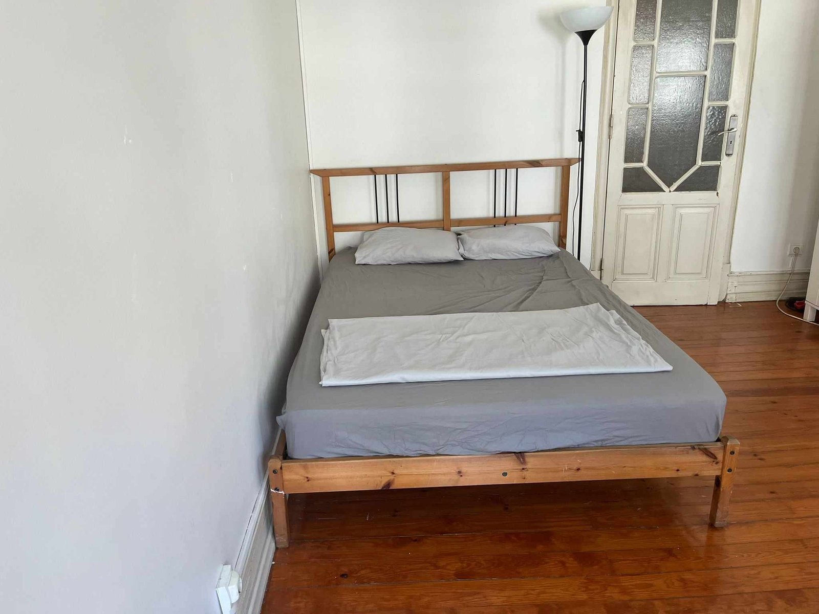 Modern twin-Bed Room 5 with Natural light — photo 22