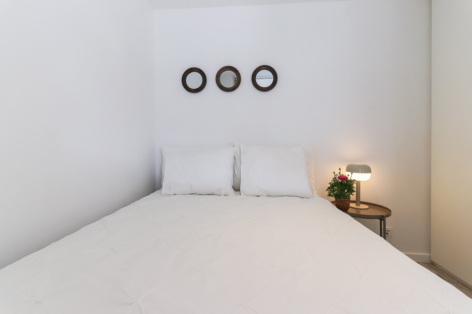 Studio Bedroom — photo 2