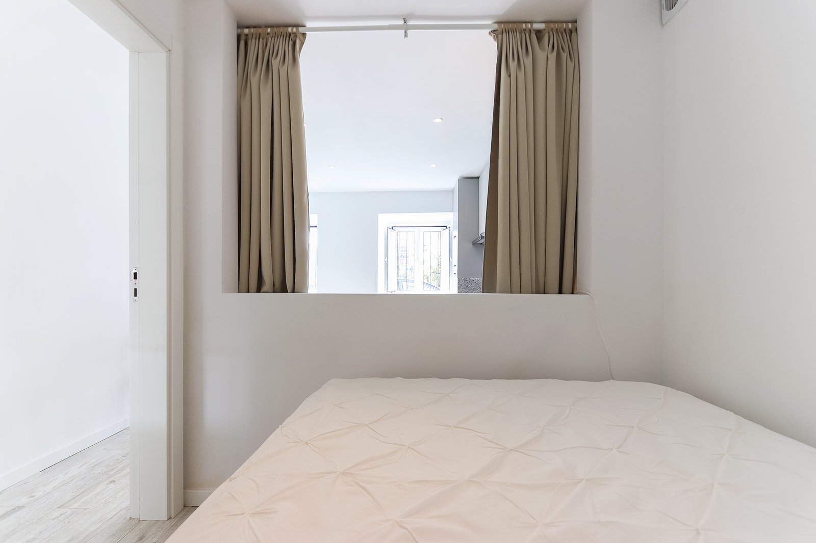 Studio Bedroom — photo 3