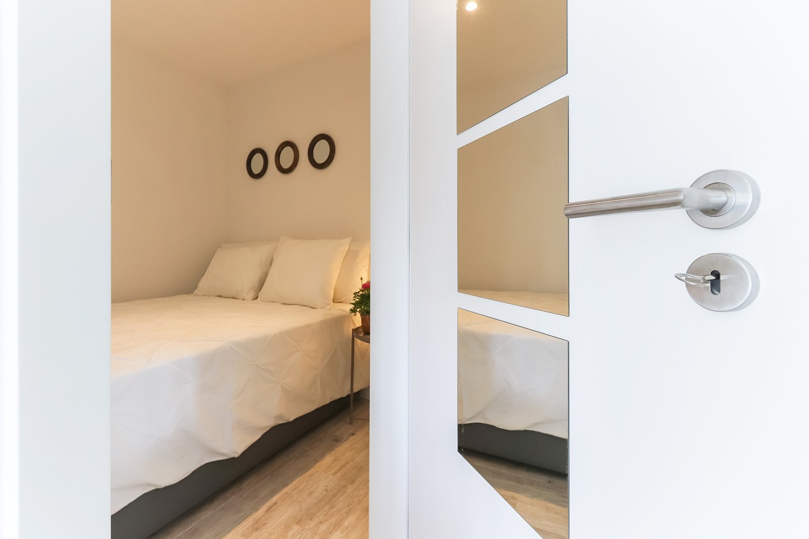 Studio Bedroom — photo 4