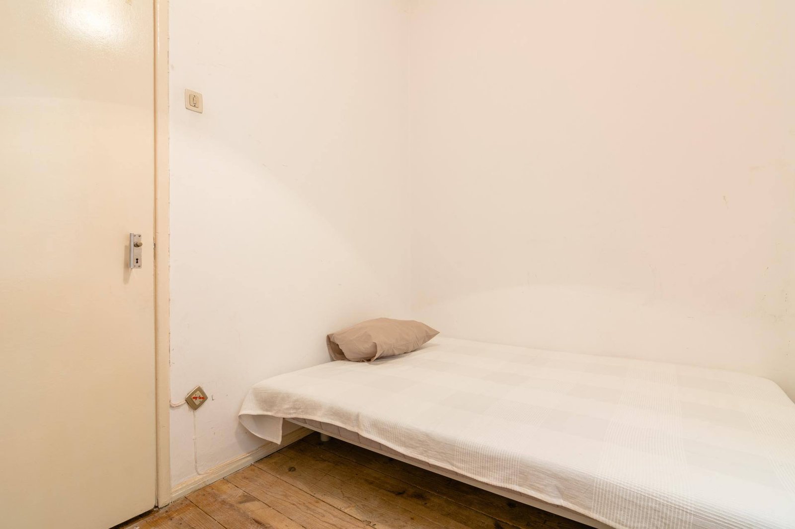Cozy Double Room 5 with Warm Style