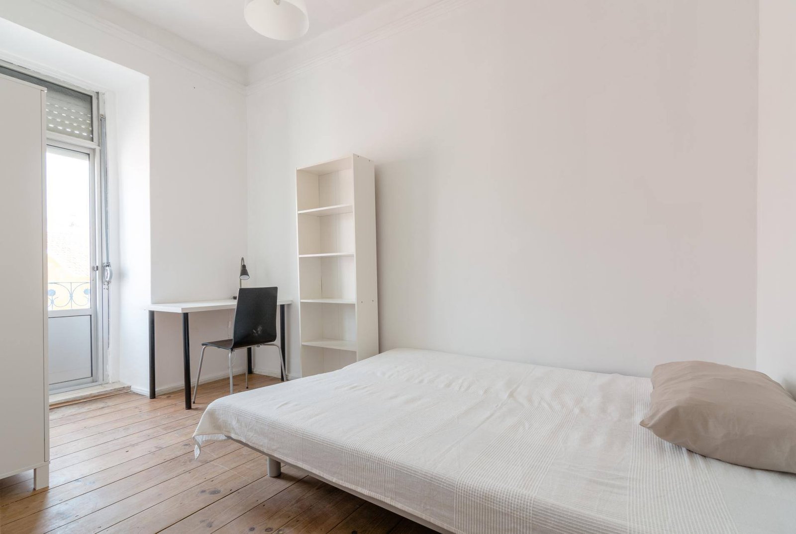 Double Room 3 with Warm Style & Natural Light