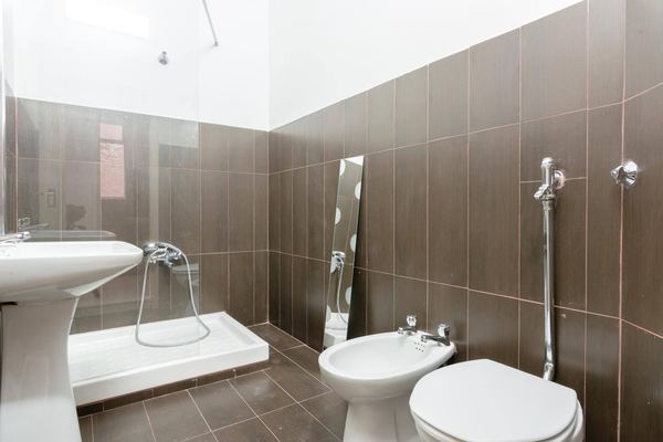 Bright Double Room 6 with Comfort & Style — photo 14