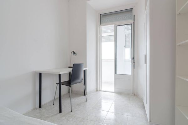 Bright Double Room 6 with Comfort & Style — photo 17
