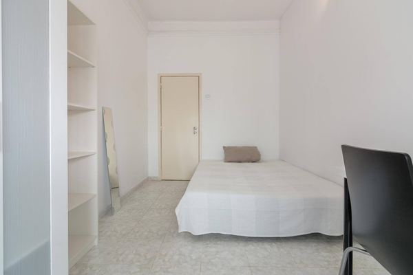 Bright Double Room 6 with Comfort & Style — photo 18