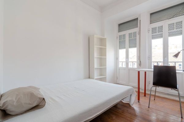 Bright Double Room 6 with Comfort & Style — photo 24