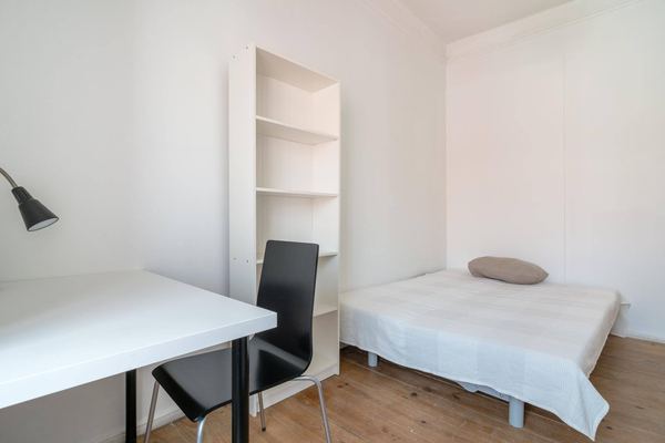 Bright Double Room 6 with Comfort & Style — photo 31