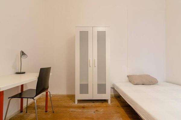 Bright Double Room 6 with Comfort & Style — photo 36