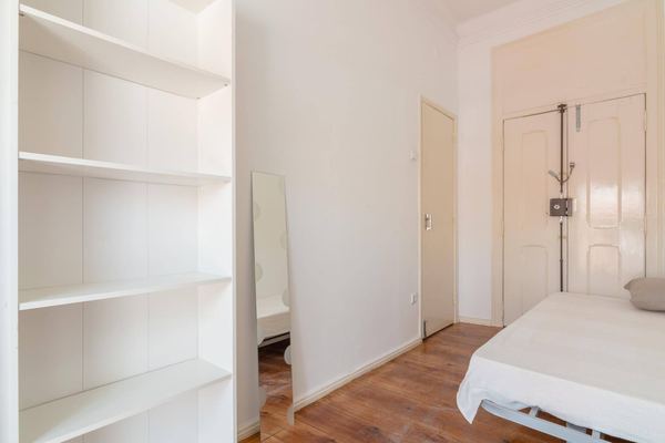Bright Double Room 6 with Comfort & Style — photo 29