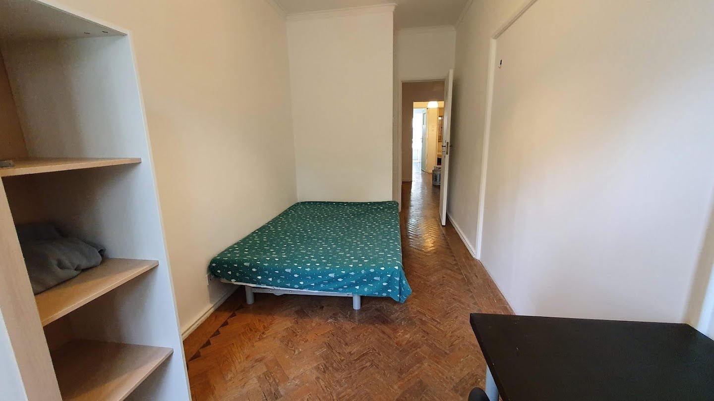 Inviting Double Room 1 with Desk & Natural Light — photo 13