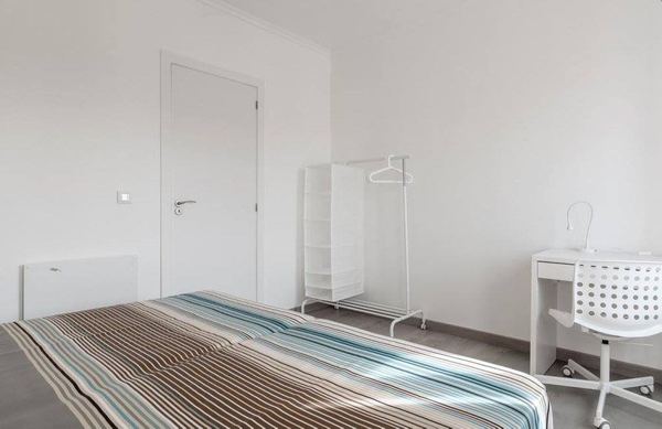 Room 2 - Bright Double Room with Natural Light — photo 4