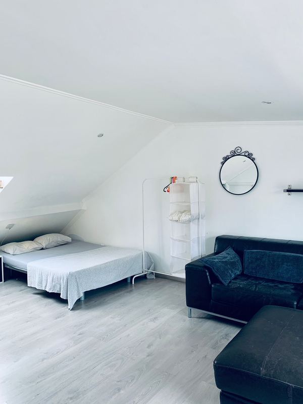 Room 2 - Bright Double Room with Natural Light — photo 14