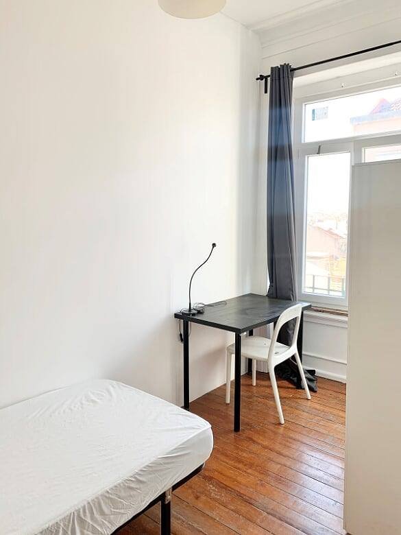 Comfortable Single Room 4 with Wardrobe & Desk — Flat K, Alto do Pina