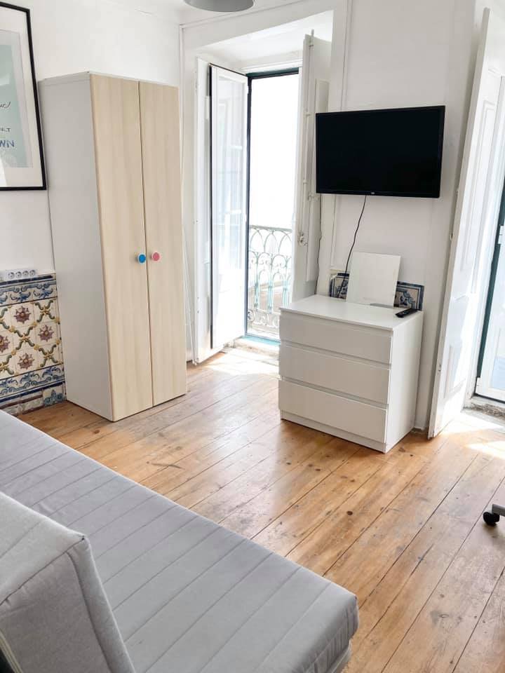 Stylish Double-Bed Studio with Natural Light — photo 11