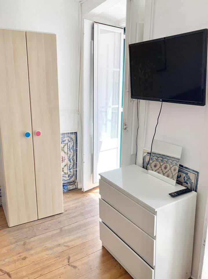 Stylish Double-Bed Studio with Natural Light — photo 12