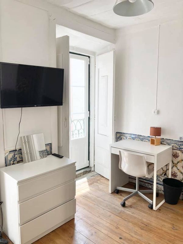 Stylish Double-Bed Studio with Natural Light — photo 13