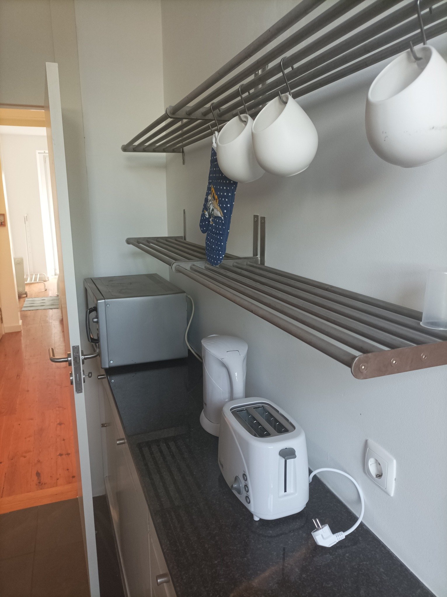 Modern Furnished Room 1 with Desk & Privacy — photo 16