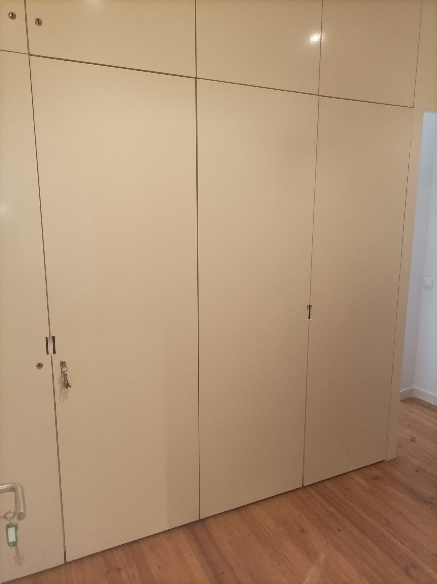 Modern Furnished Room 1 with Desk & Privacy — photo 21