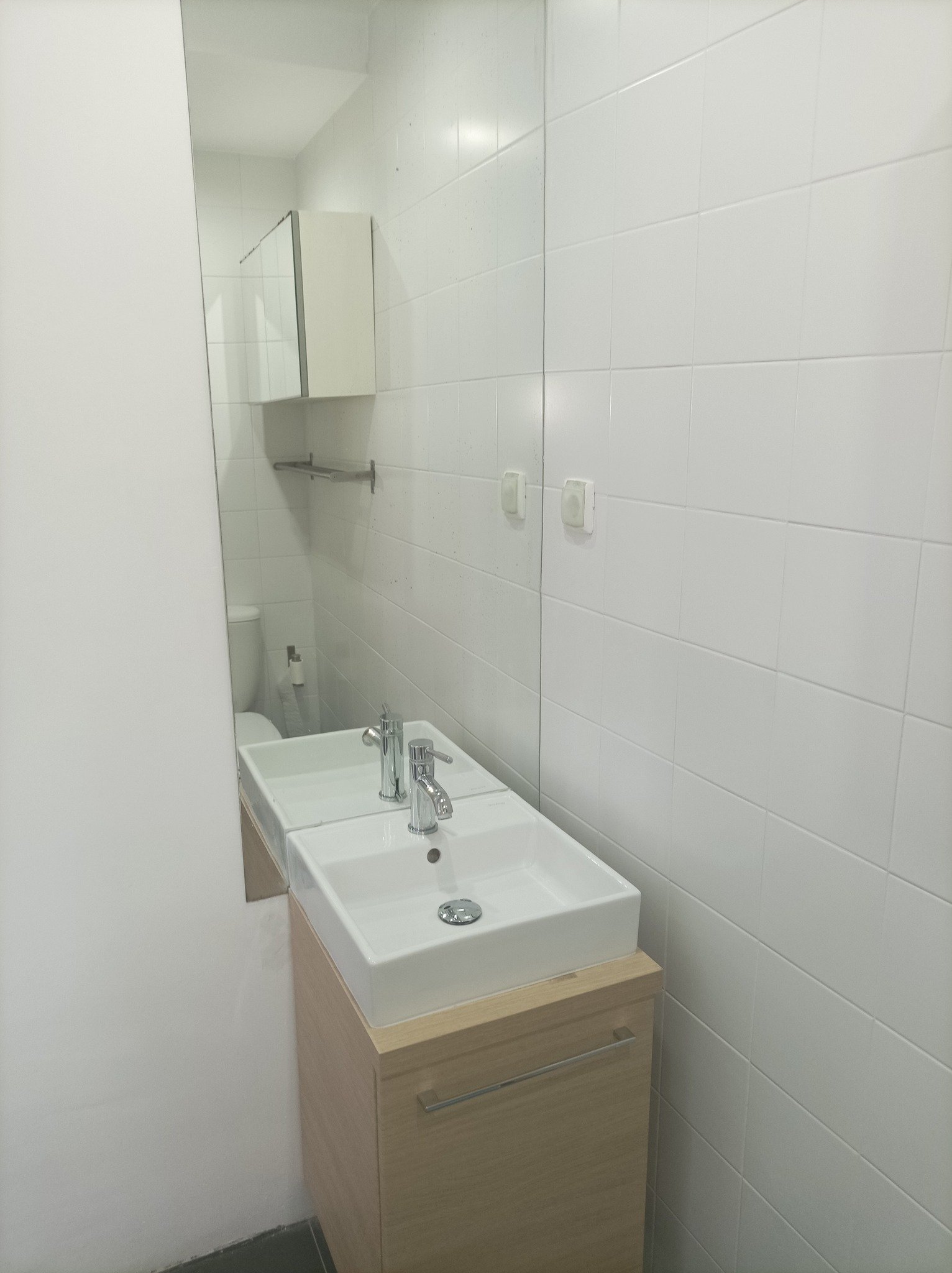 Modern Furnished Room 1 with Desk & Privacy — photo 24