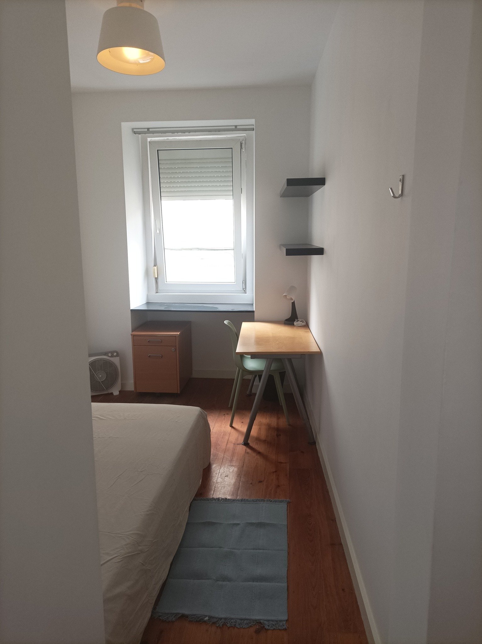 Modern Furnished Room 1 with Desk & Privacy — photo 28
