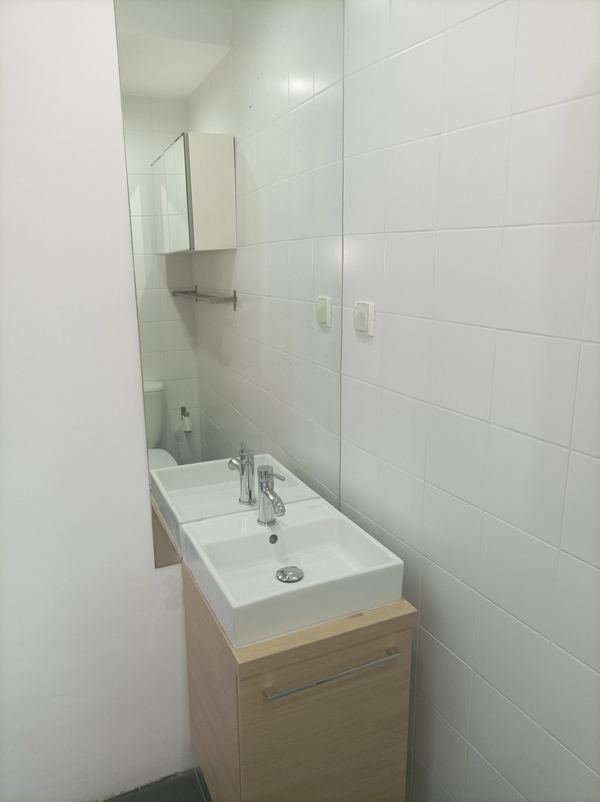 Bright Riverside Double Room 2 with Desk & Terrace Access — photo 23
